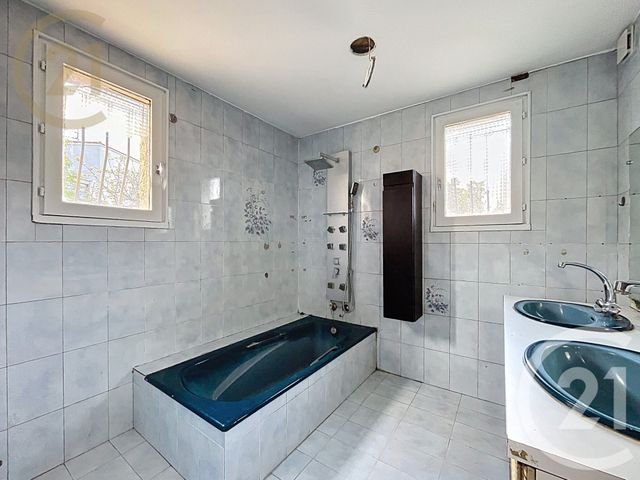 Appartement F3 à vendre - 3 pièces - 75.0 m2 - FRONTIGNAN - 34 - LANGUEDOC-ROUSSILLON - Century 21 Agence De La Gardiole