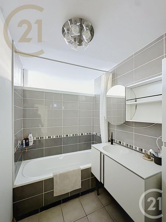 Appartement T6 à vendre - 6 pièces - 108.31 m2 - FRONTIGNAN - 34 - LANGUEDOC-ROUSSILLON - Century 21 Agence De La Gardiole