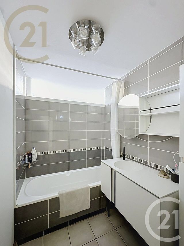 Appartement T6 à vendre - 6 pièces - 108.31 m2 - FRONTIGNAN - 34 - LANGUEDOC-ROUSSILLON - Century 21 Agence De La Gardiole